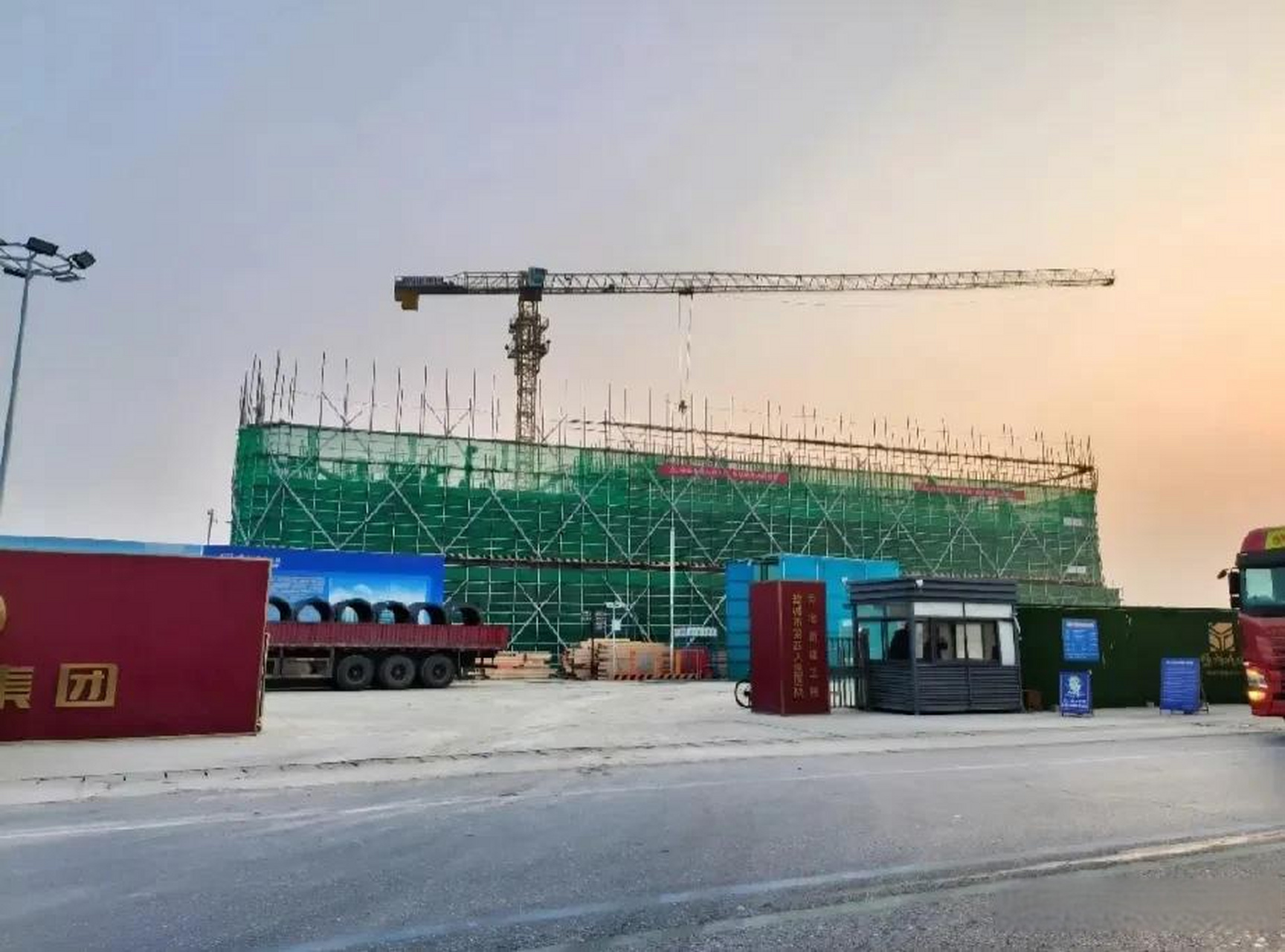 盐城市第四人民医院异地新建工程目前正在有序推进建设,该项目位于盐