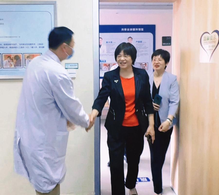 亭湖区人大常委会副主任带队调研盐城曙光爱尔眼科医院,推动区域眼科医疗发展