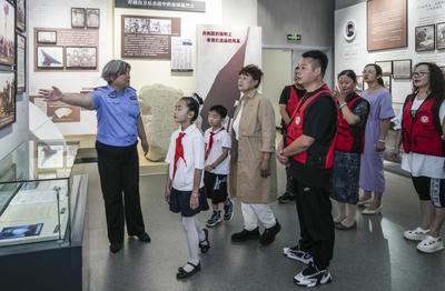 盐城亭湖 慰问英烈家属，弘扬见义勇为精神